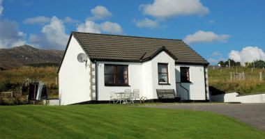 Tarlogie is a small 2-bedroom detached bungalow sleeping up to 4 people.